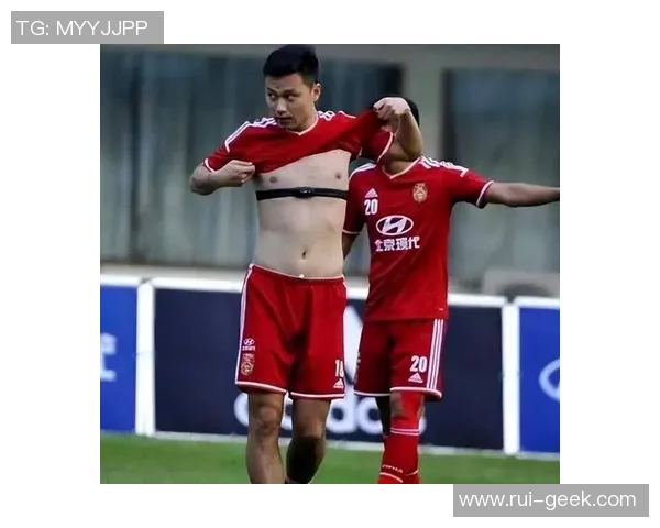 广东男足球员纹身背后的故事及其与足球生涯的深刻联系 广东男足球员纹身背后的故事及其与足球生涯的深刻联系