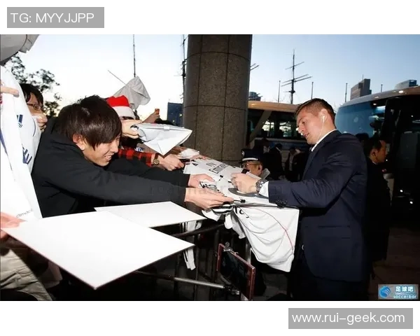 热烈欢迎足球巨星加盟 共赴荣光征程 再创辉煌荣耀