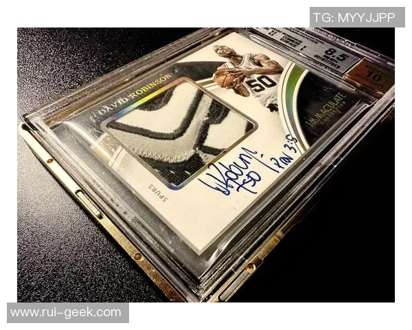 足球卡白盒1-1极致开箱解析 专业球迷必收藏的稀有珍品探秘 足球卡白盒1-1极致开箱解析 专业球迷必收藏的稀有珍品探秘